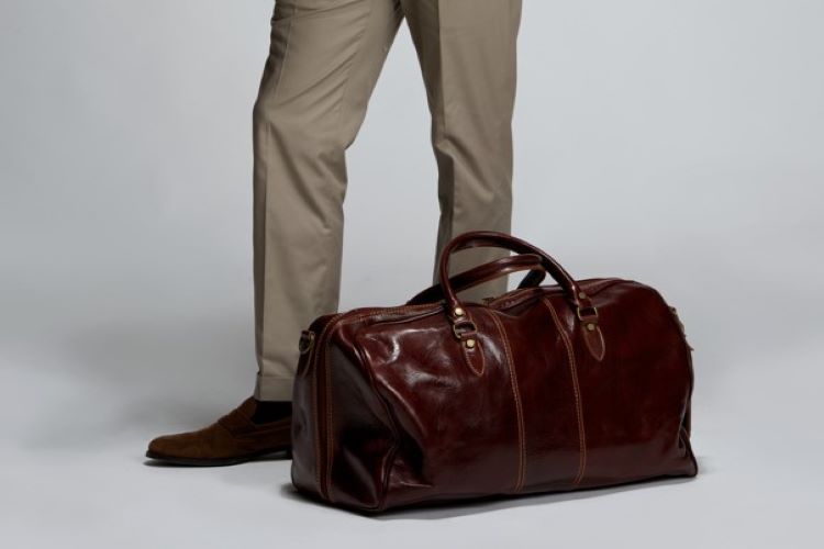 กระเป๋าเดินทางมีสไตล์สำหรับผู้ชาย